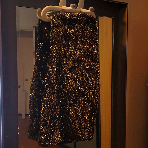 Forever 21 gold sequin dress - Picture 1 of 2